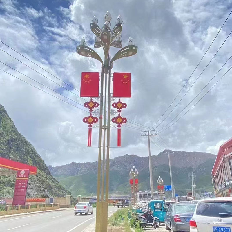 阿里抱箍太阳能路灯生产厂家