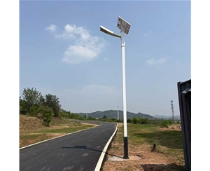 阿里路边太阳能路灯安装